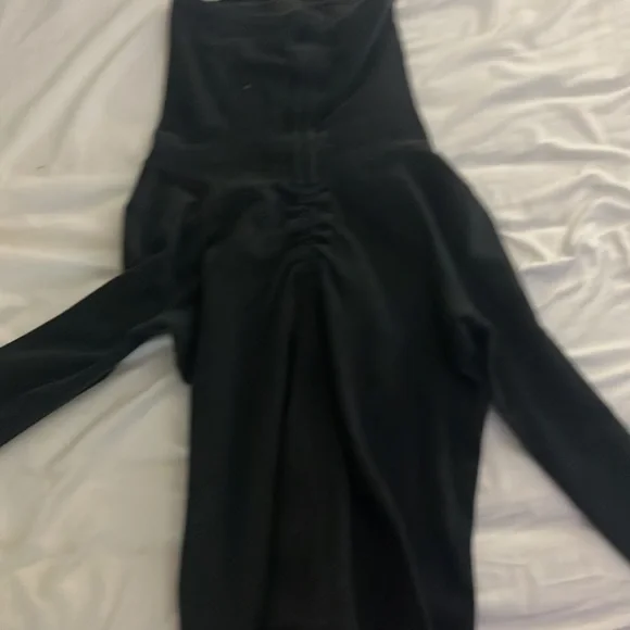 Lululemon turtle neck in black - Picture 2 of 4